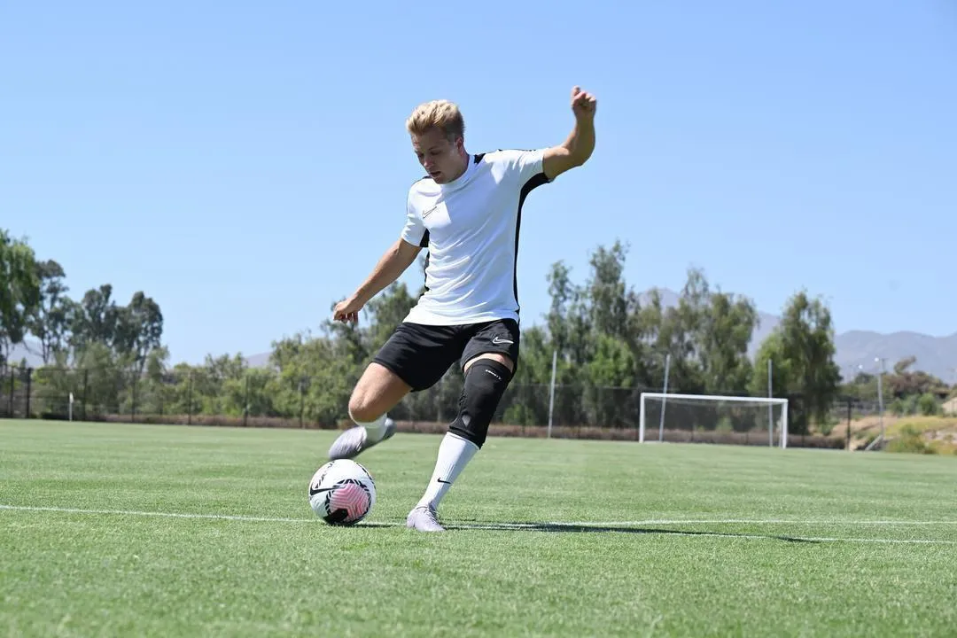 Blog: ¿Cómo pueden los futbolistas prevenir los esguinces de tobillo más habituales? Cómo elegir una tobillera para fútbol y modelos recomendados