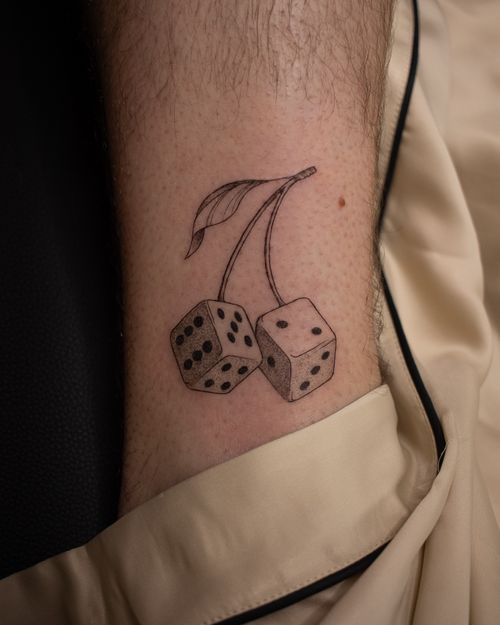 Tatouage dés cerises par Luna Gregorutti
