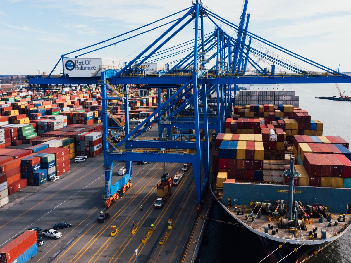 The Lean Inventory Dilemma: Why Your Products Are Stuck at Ports (And How Smart Supply Chain Software Breaks the Bottleneck)