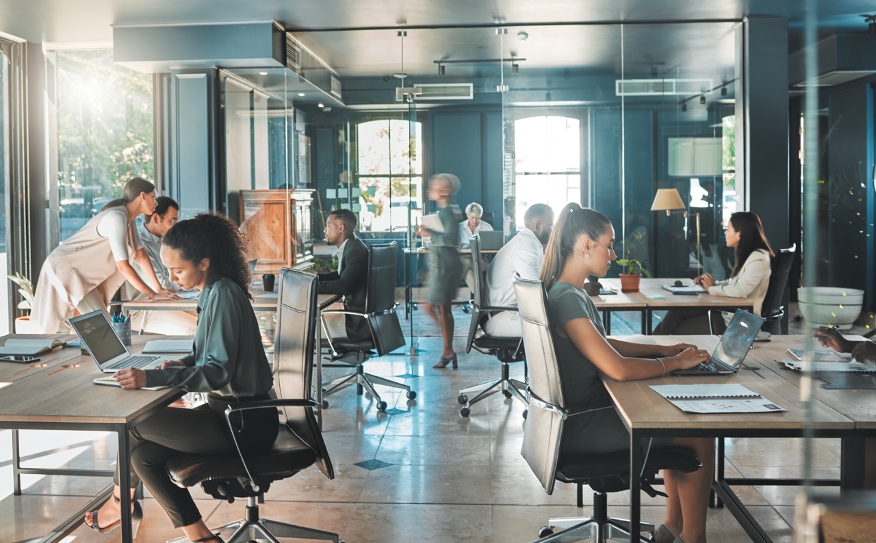 6 people sitting in an office