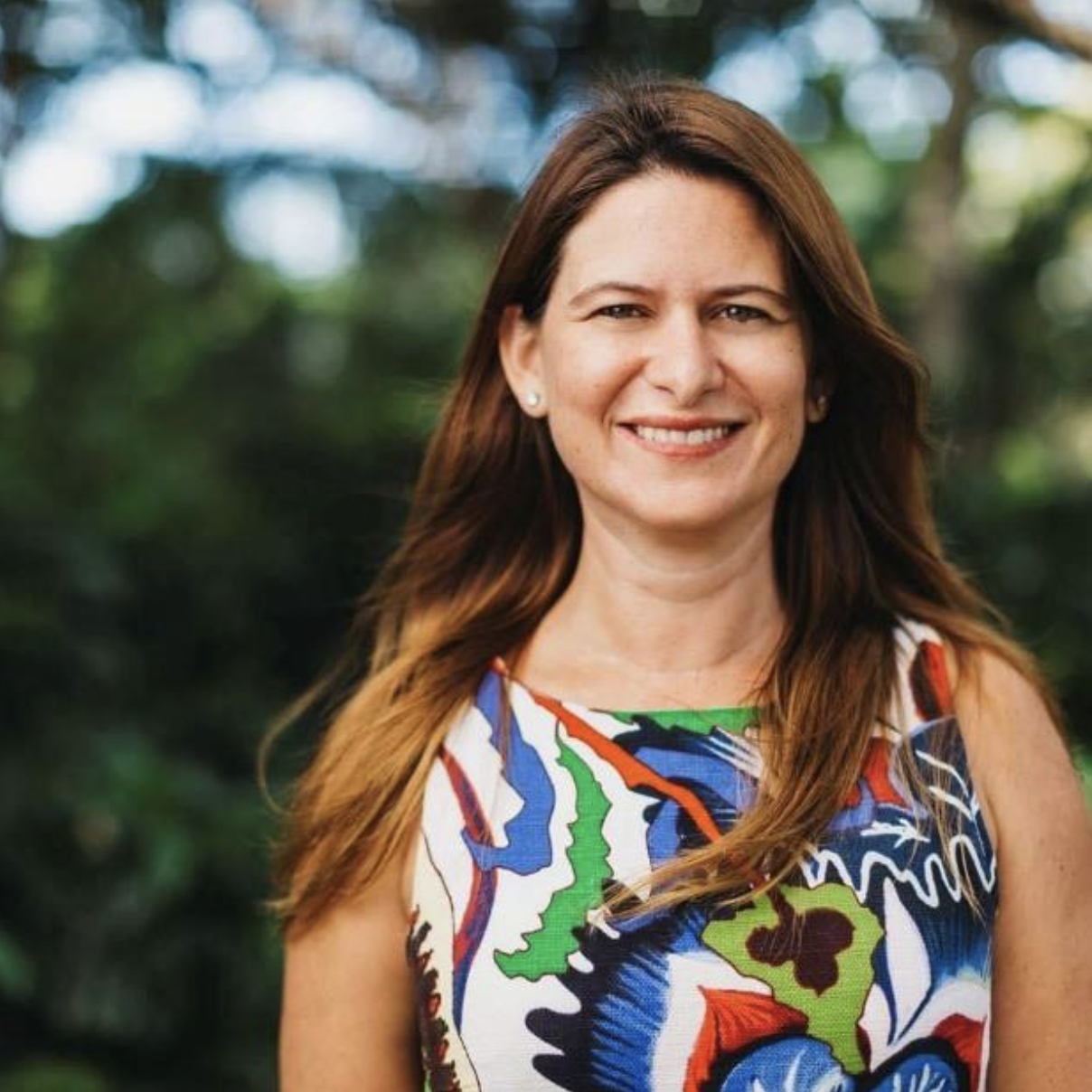 Moderador: Paola Alfaro (Directora de la Especialización) Pahola alfaro (1).png