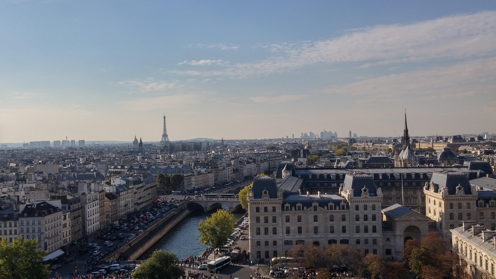 gestion locative courte durée Paris - Tour Eiffel vue depuis le Champ de Mars