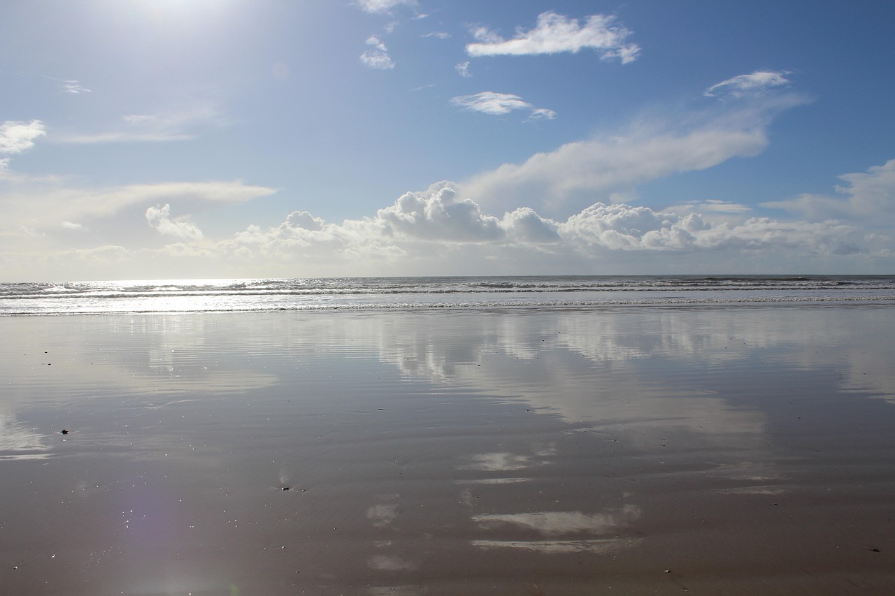Grande plage de sable à La Tranche-sur-Mer, Petite Californie vendéenne — location Airbnb