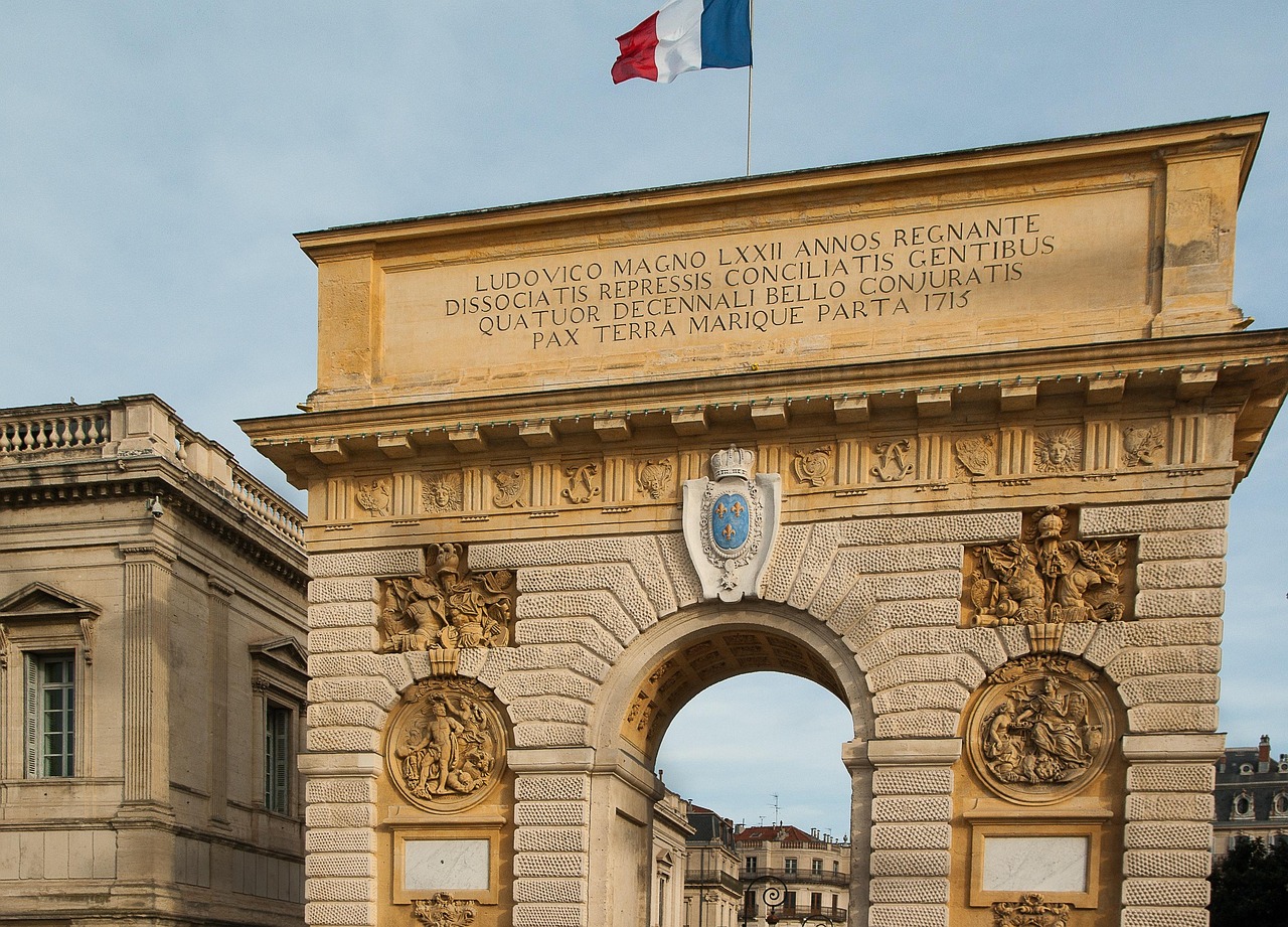 Arc de Triomphe de Montpellier, entrée du quartier de l'Écusson — location saisonnière