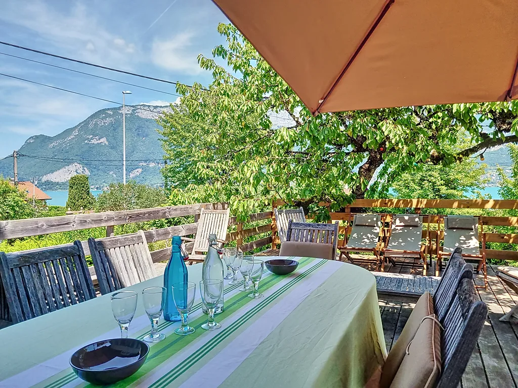 Maison terrasse vue lac