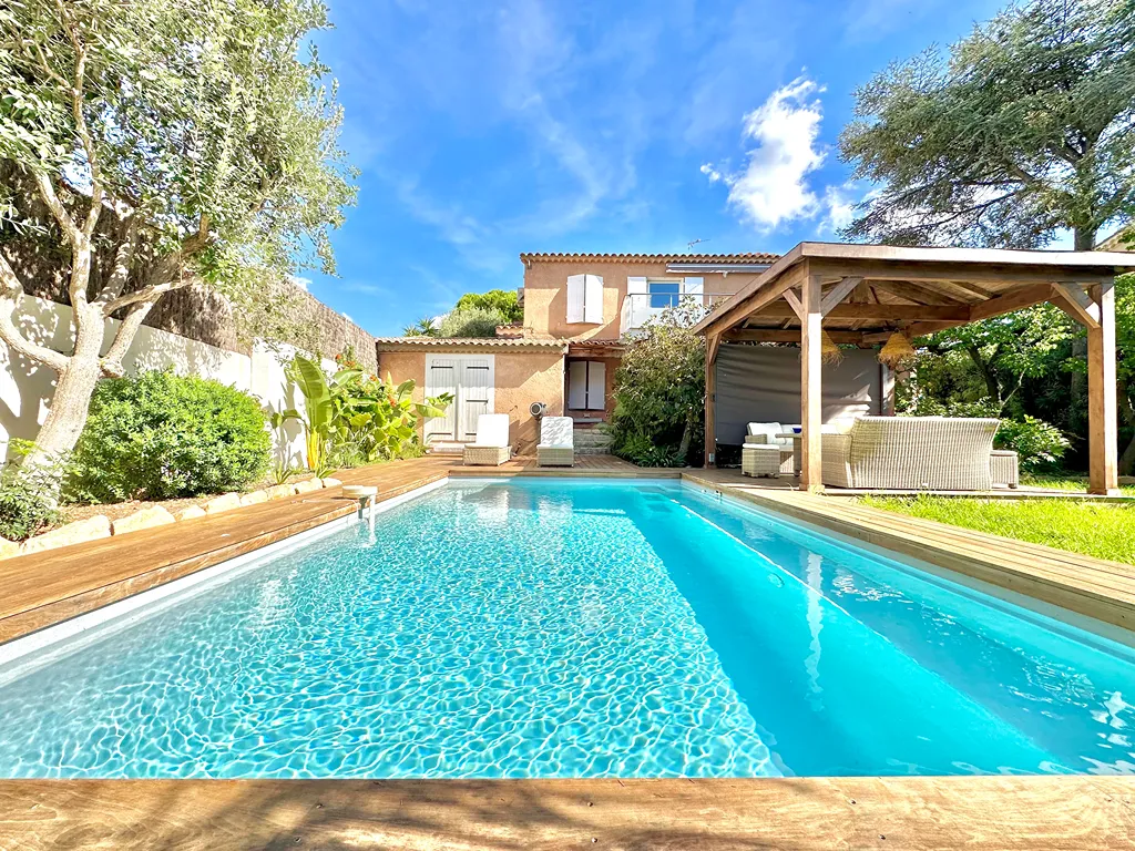 Six fours — piscine privée, plage 2 min