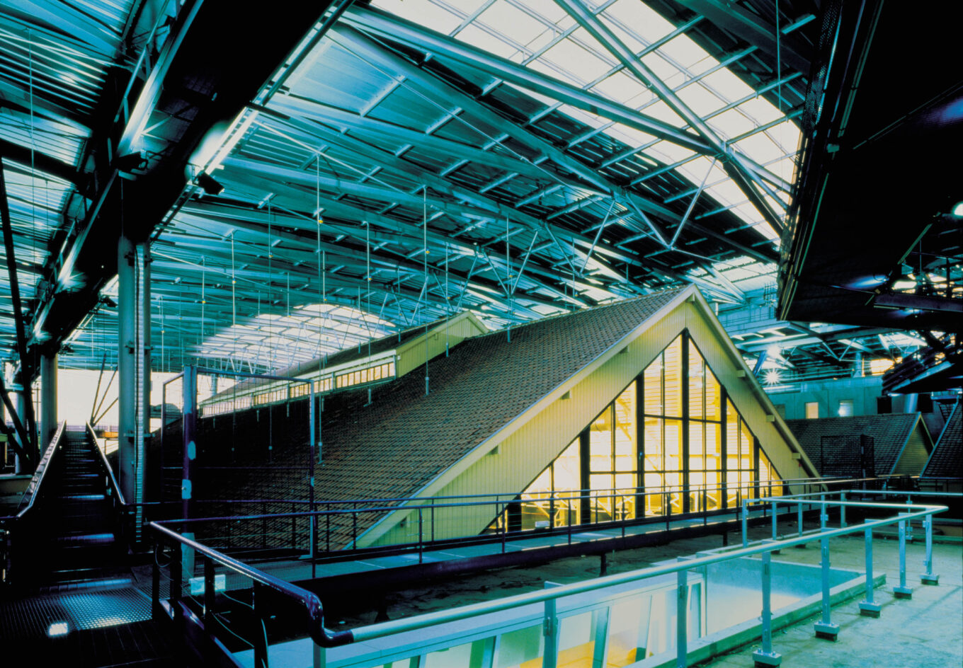 Le Fresnoy, Studio national des arts contemporains de Tourcoing, architecture Tschumi et création numérique — conciergerie Airbnb Tourcoing Nord