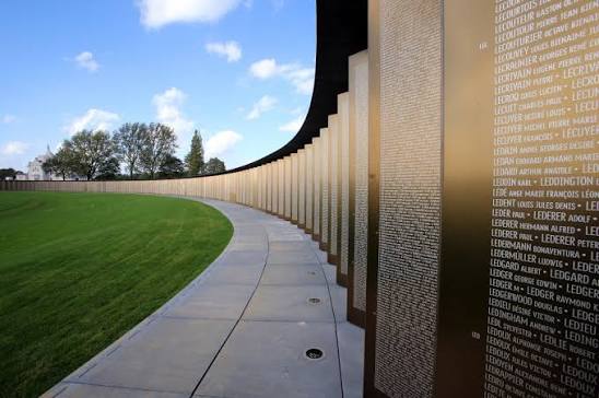 L'Anneau de la Mémoire à Notre-Dame-de-Lorette, monument aux 580 000 soldats de la Grande Guerre, Lens — conciergerie Airbnb Hauts-de-France