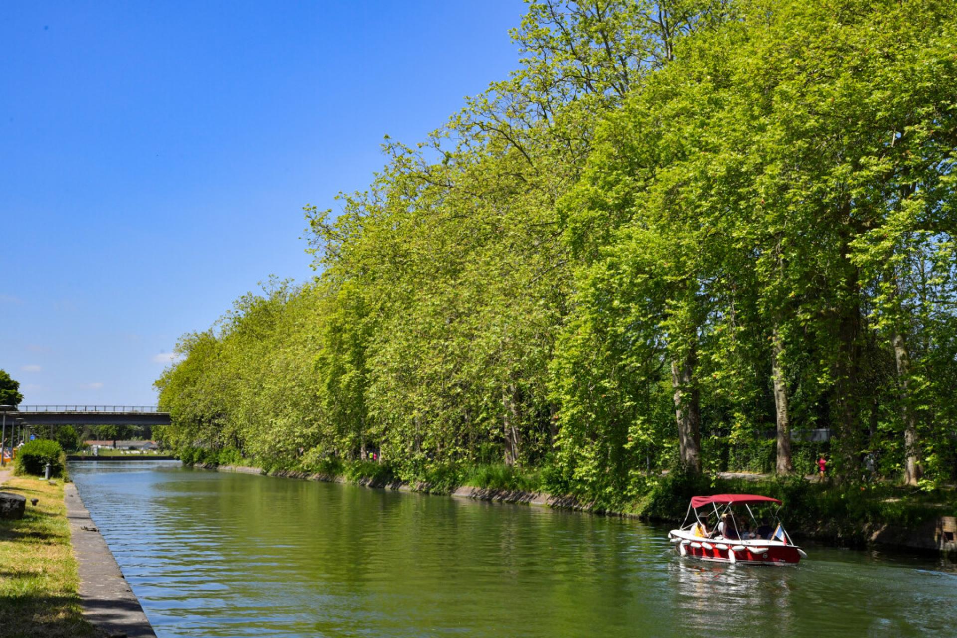 Canal de la Deûle à Lomme, activités canoë-kayak et paddle en pleine métropole lilloise — conciergerie Airbnb Hauts-de-France