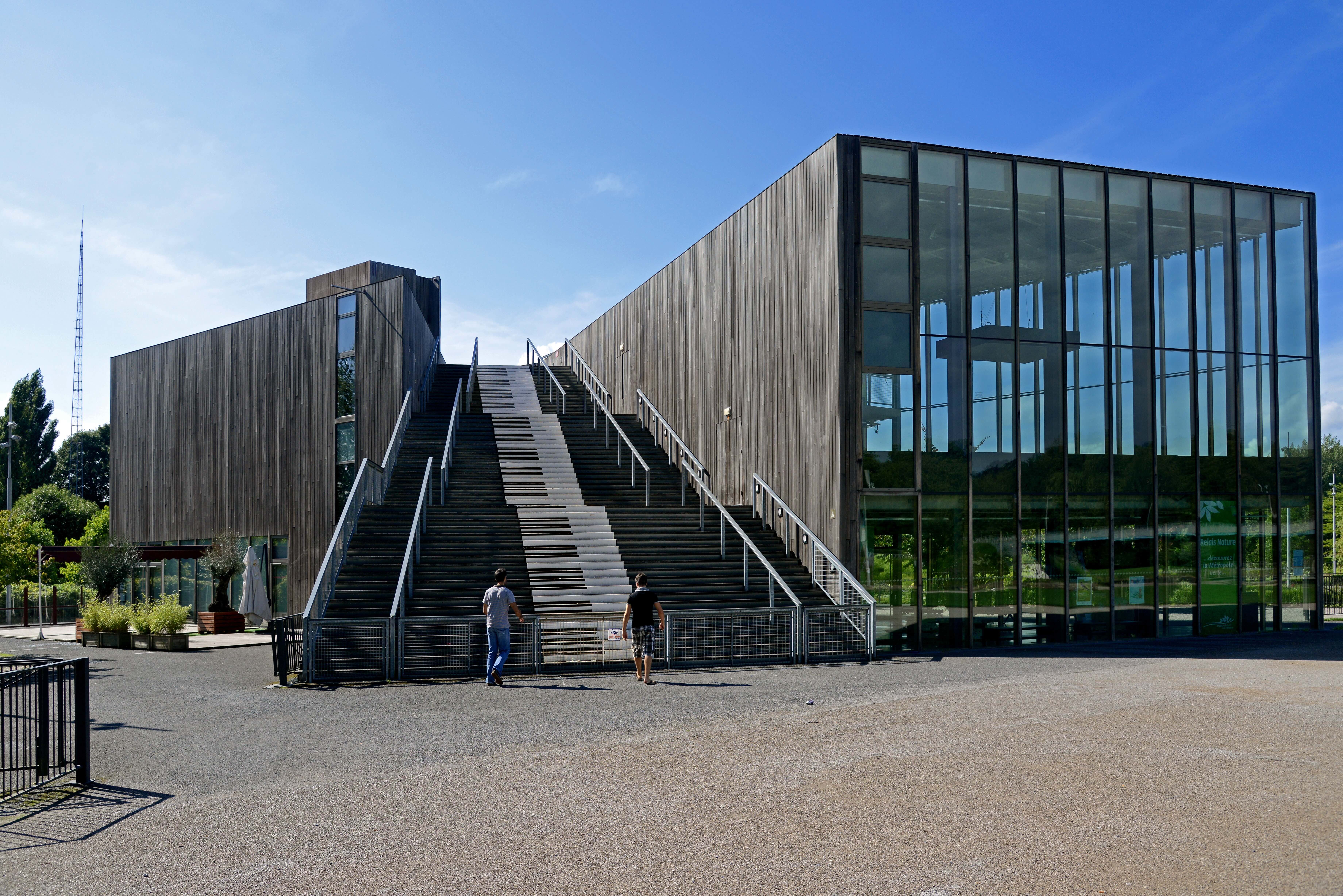 Le Colysée, Maison Folie de Lambersart, architecture bois et verre sur les berges de la Deûle — conciergerie Airbnb Lambersart Nord