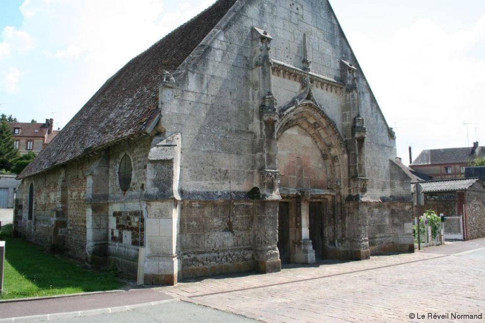 Église romane Notre-Dame-de-l'Outre-l'Eau de Rugles, l'une des plus anciennes de France datant du Xe siècle, Eure Normandie — location saisonnière Rugles