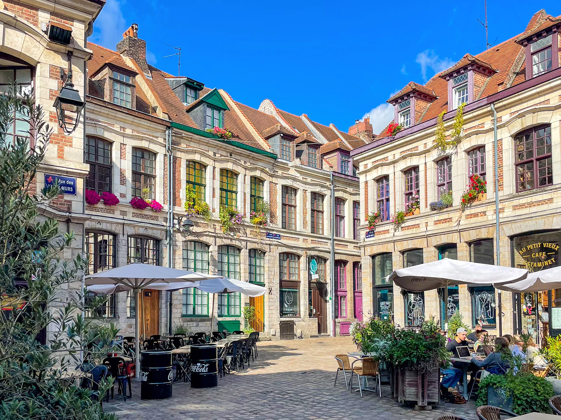 Ruelles flamandes du Vieux-Lille accessibles en quelques minutes depuis Saint-André-lez-Lille — location saisonnière Airbnb métropole lilloise