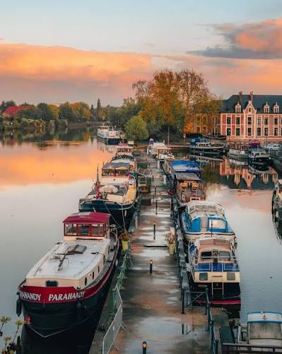 Port de Wambrechies et ses péniches sur la Deûle, vie fluviale authentique aux portes de Saint-André-lez-Lille — location courte durée métropole lilloise