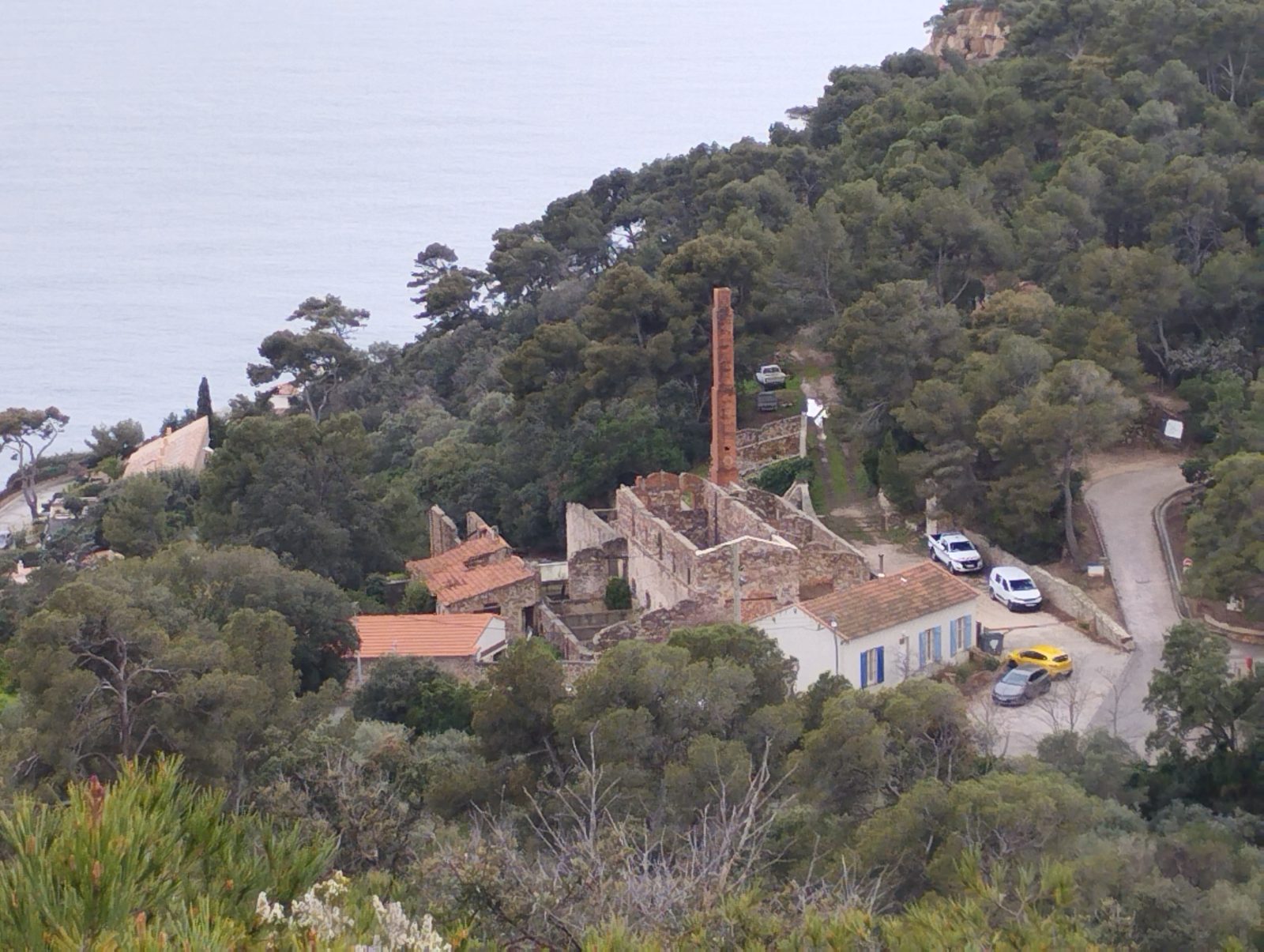 Ancienne usine de la mine de Cap Garonne au Pradet — conciergerie Airbnb Var