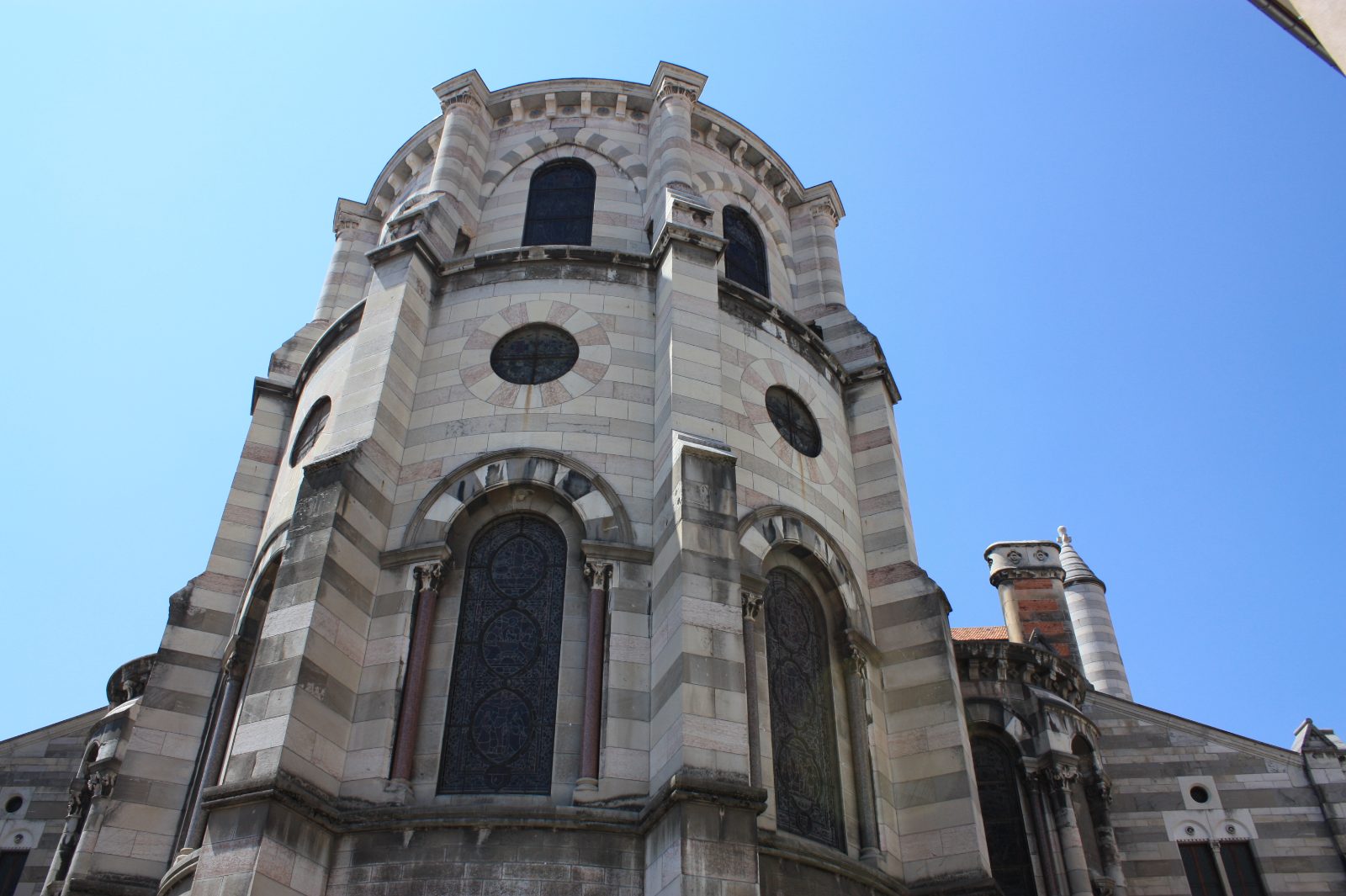 Cathédrale Notre-Dame-et-Saint-Arnoux de Gap — location courte durée Hautes-Alpes