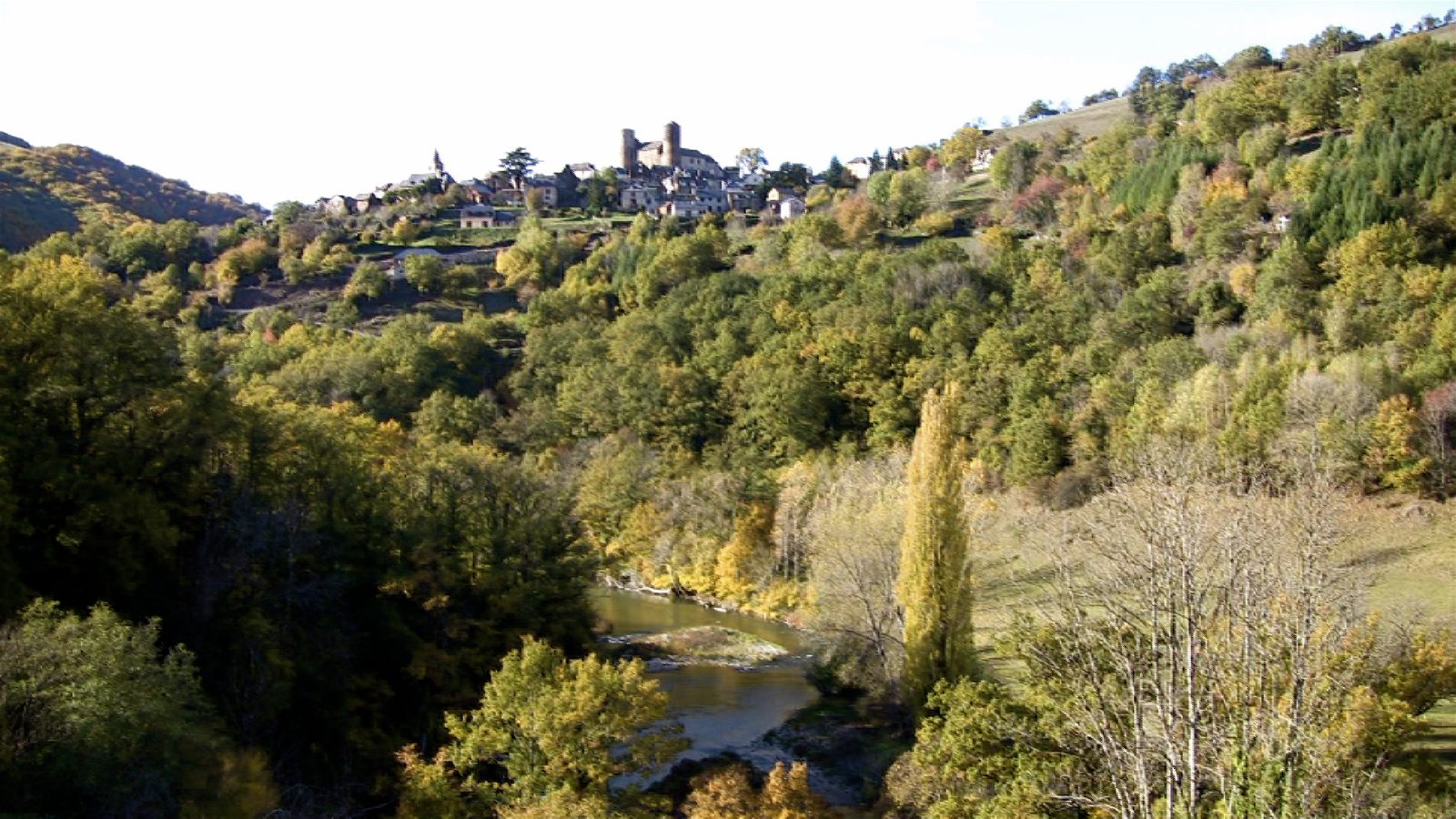 Vallée du Lot et ses collines boisées en Aveyron — conciergerie Airbnb Aveyron