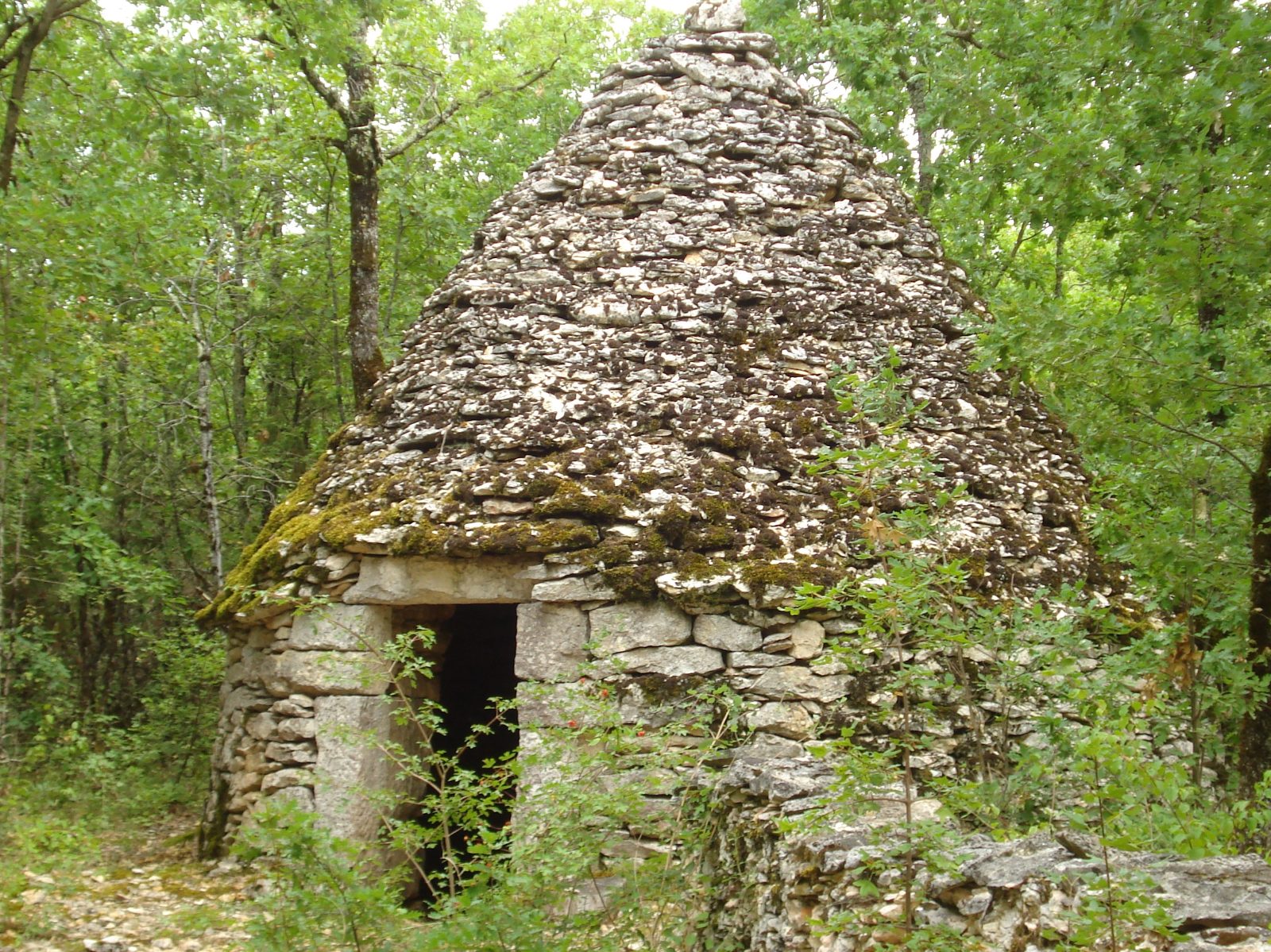Cazelle en pierre sèche dans la campagne de Lalbenque — conciergerie Airbnb Lot