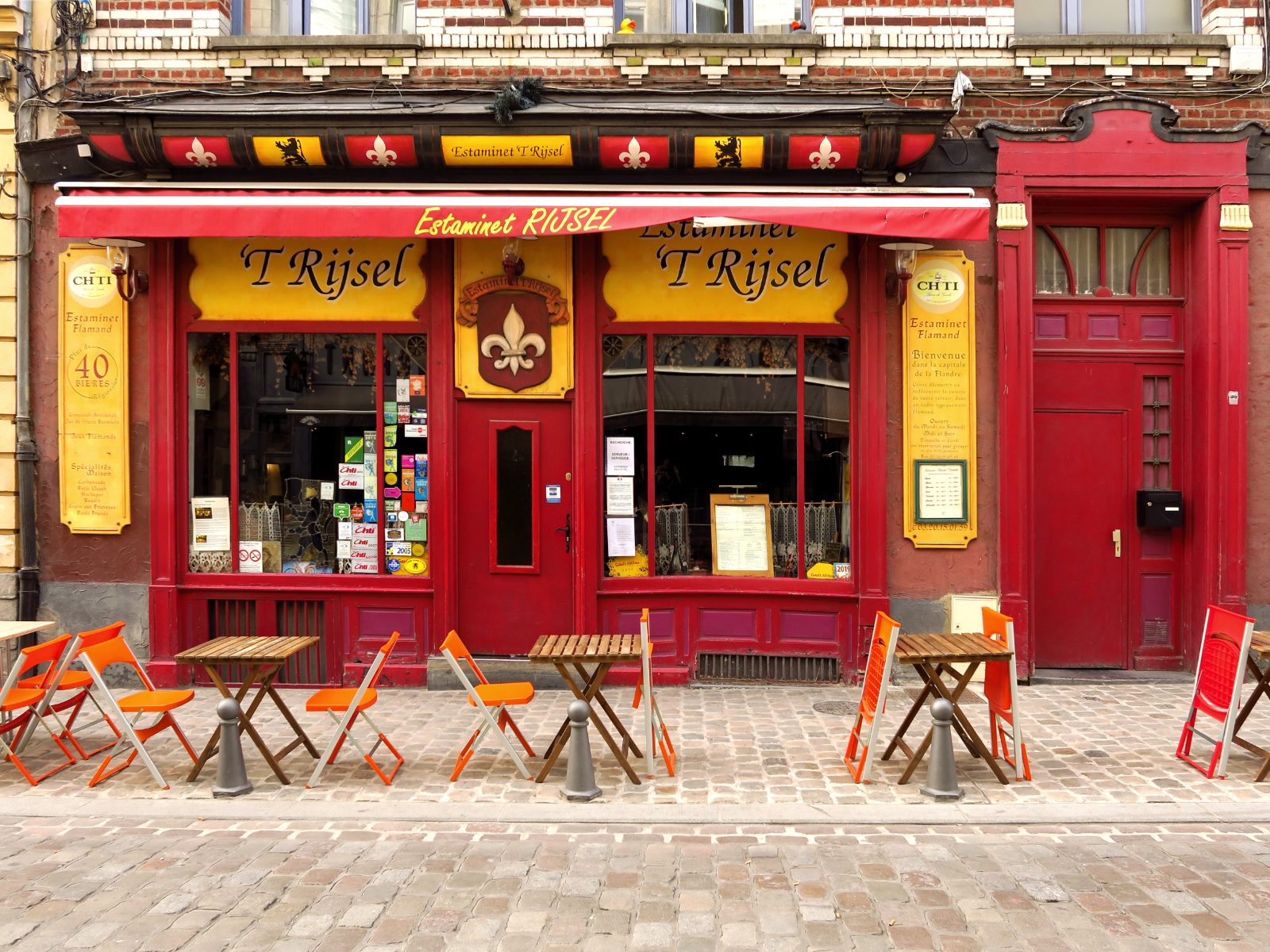 Façade d'un estaminet traditionnel à Lille — location saisonnière Nord