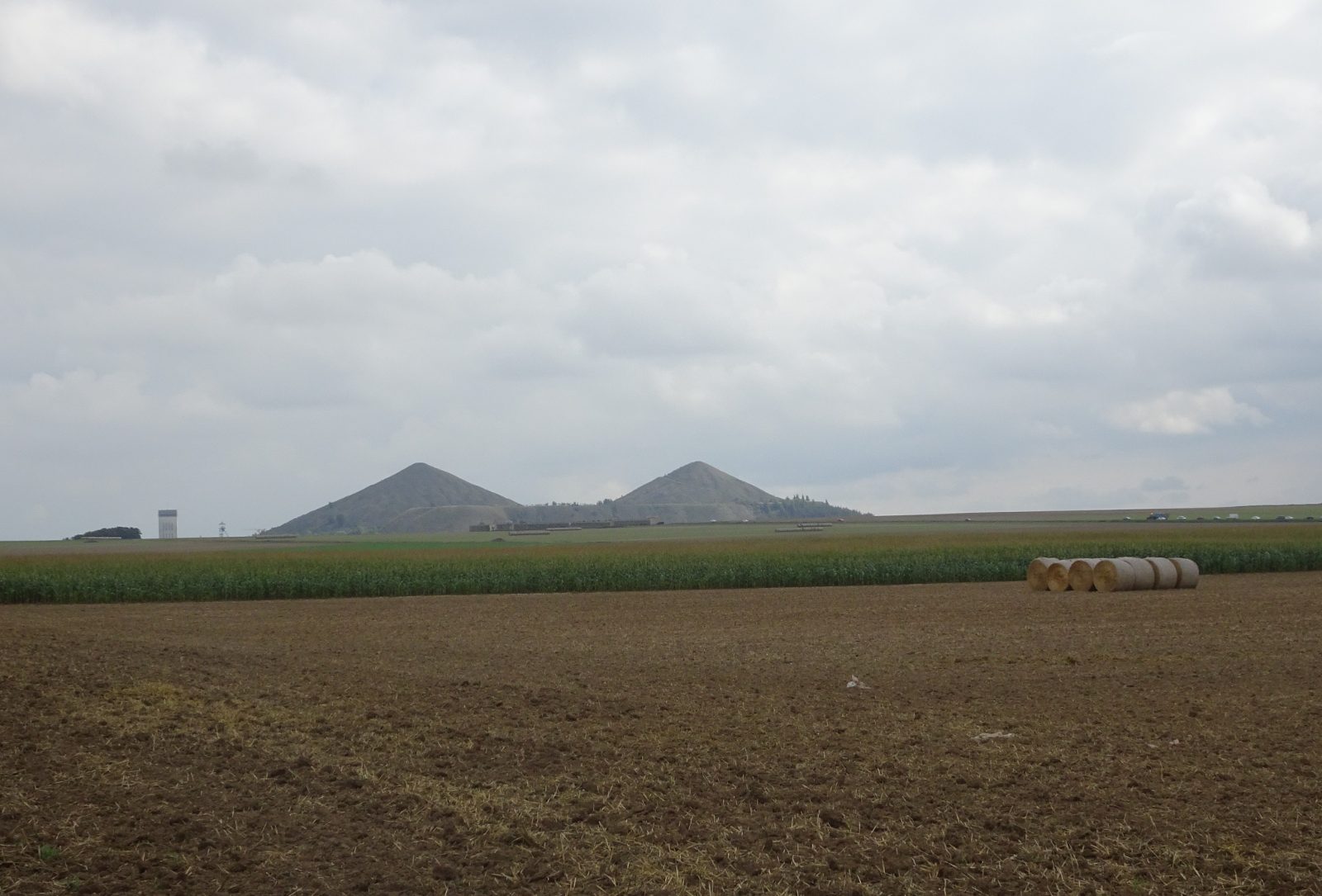 Terrils jumeaux de Loos-en-Gohelle près de Lens — gestion locative Pas-de-Calais