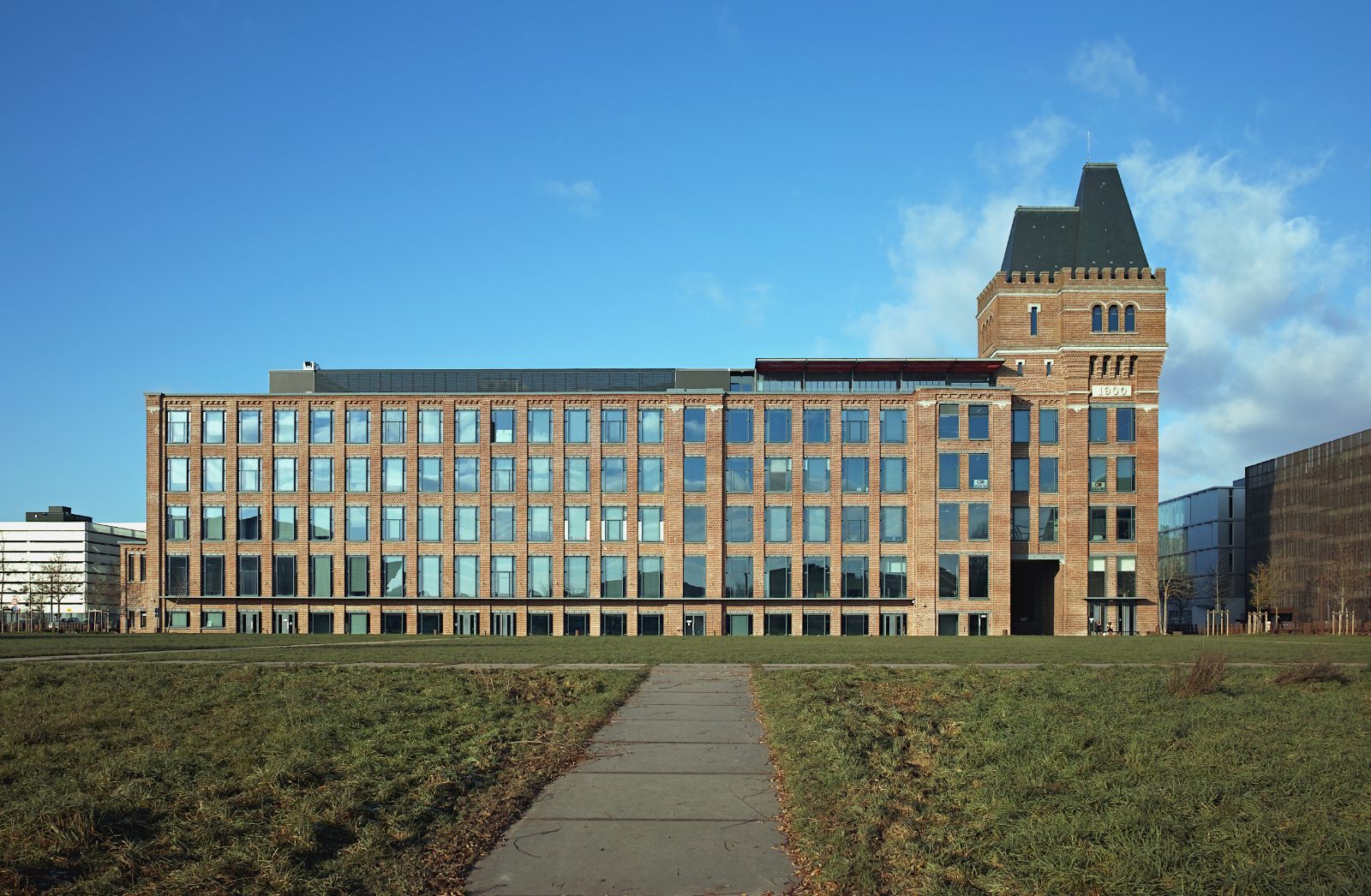 Ancienne usine reconvertie d'EuraTechnologies à Lomme — conciergerie Airbnb Lille