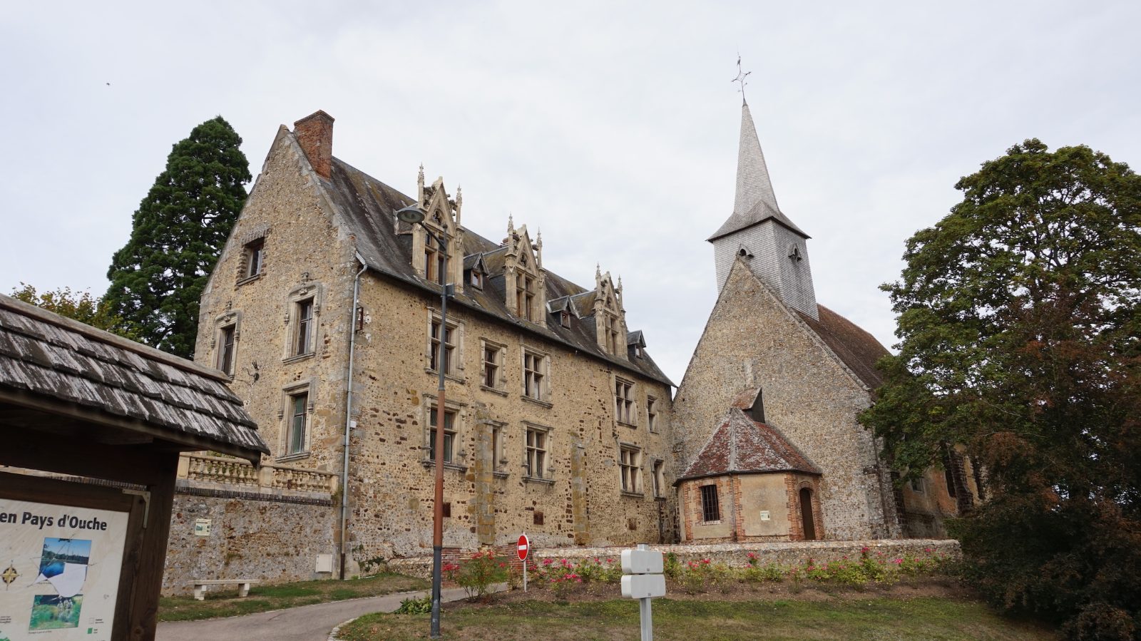 Église et prieuré de Saint-Sulpice-sur-Risle — location courte durée Normandie