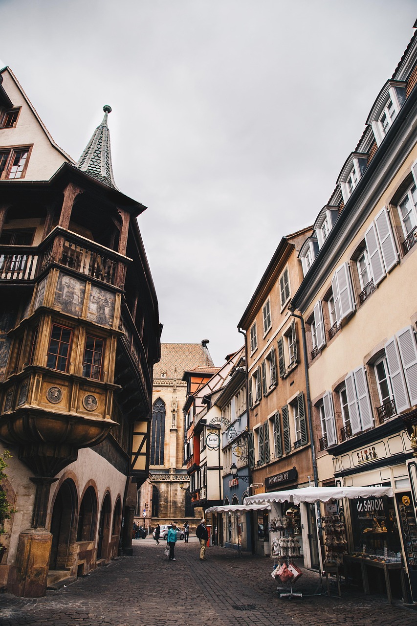 Maison Pfister et sa galerie de bois dans le vieux Colmar — location saisonnière Colmar