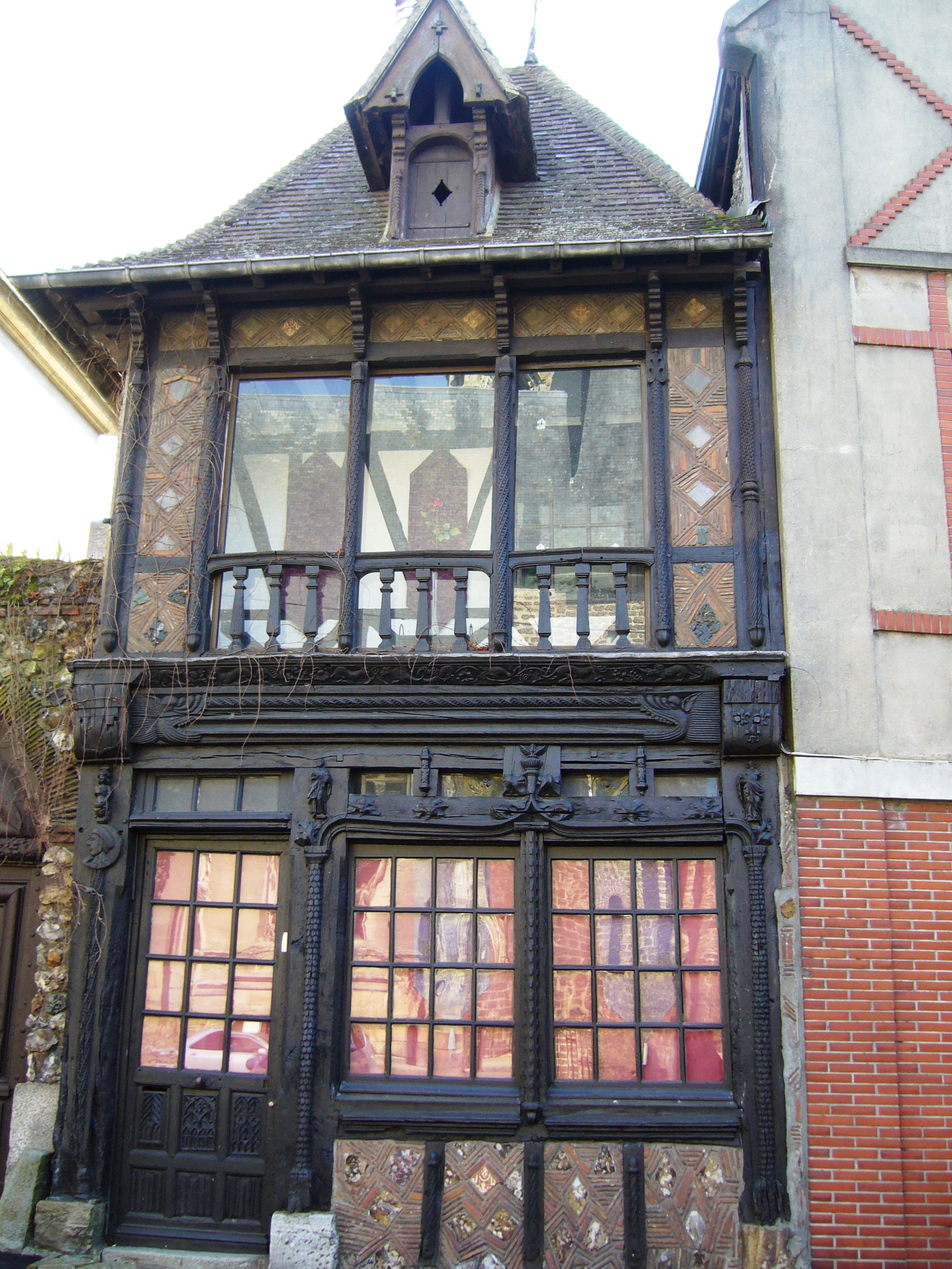 Ancienne échoppe à pans de bois du centre de L'Aigle — gestion locative Orne