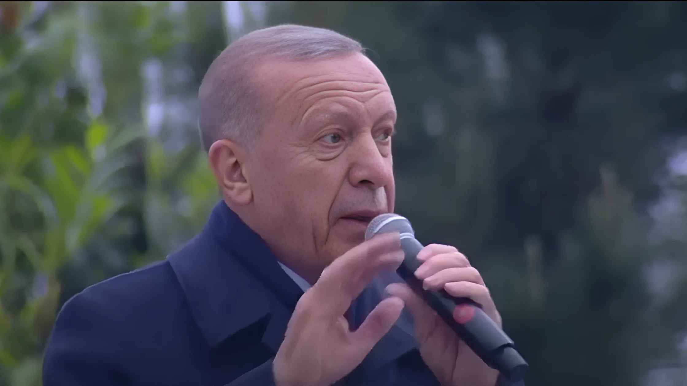 Edrogan speaks to crowd.