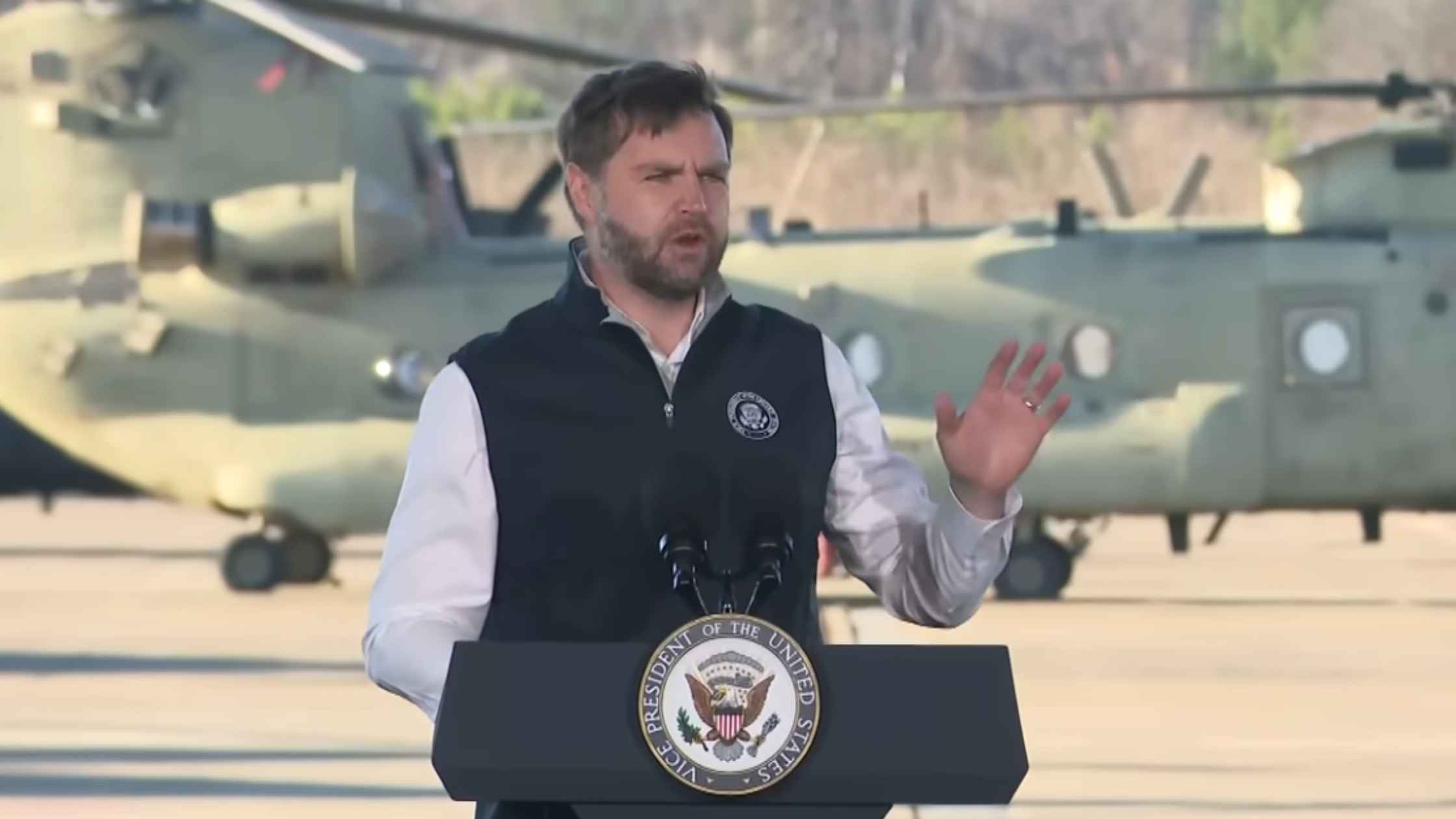 Vance Speaks to Troops for Thanksgiving