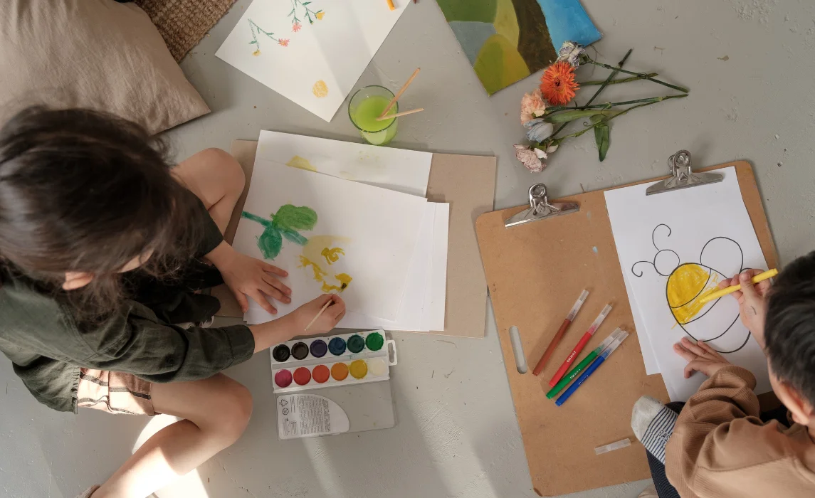 kids doing water painting