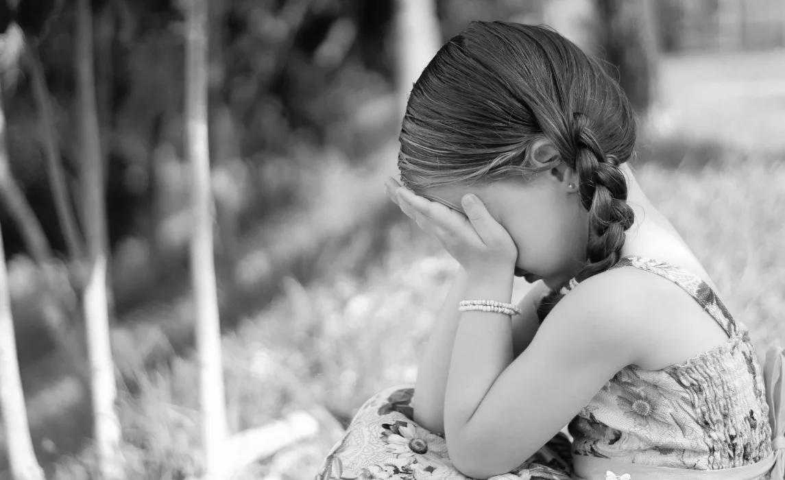 girl crying in black and white