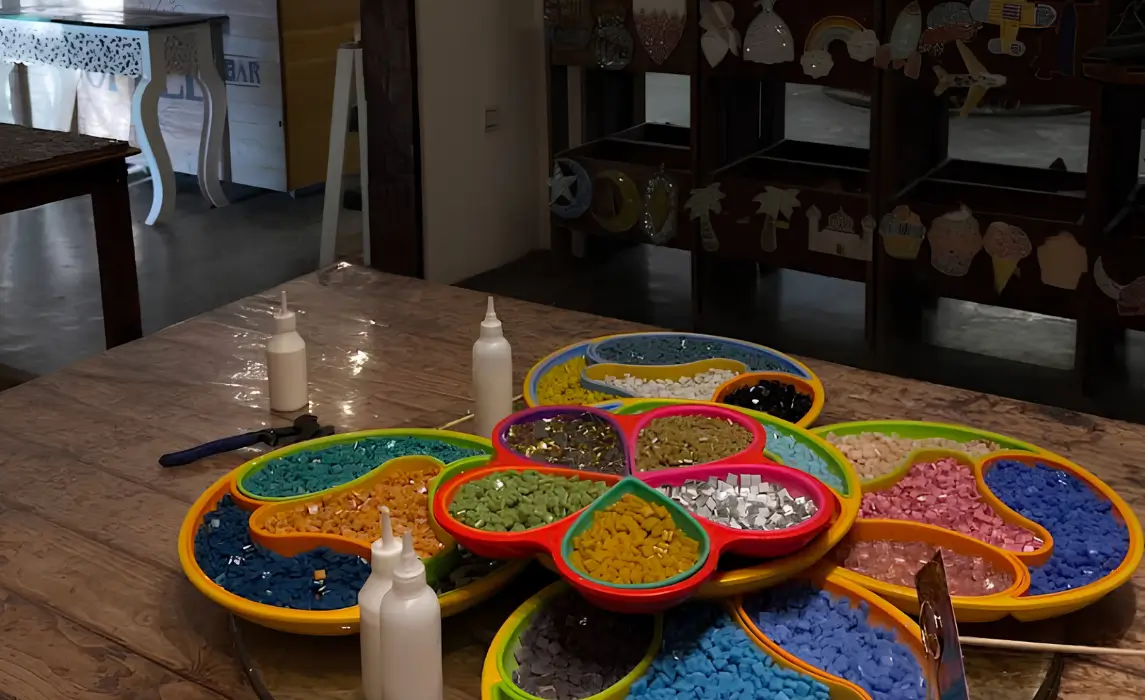 Bahrain Art & Craft Shop: Home Decor, Ceramics & Mixed Media