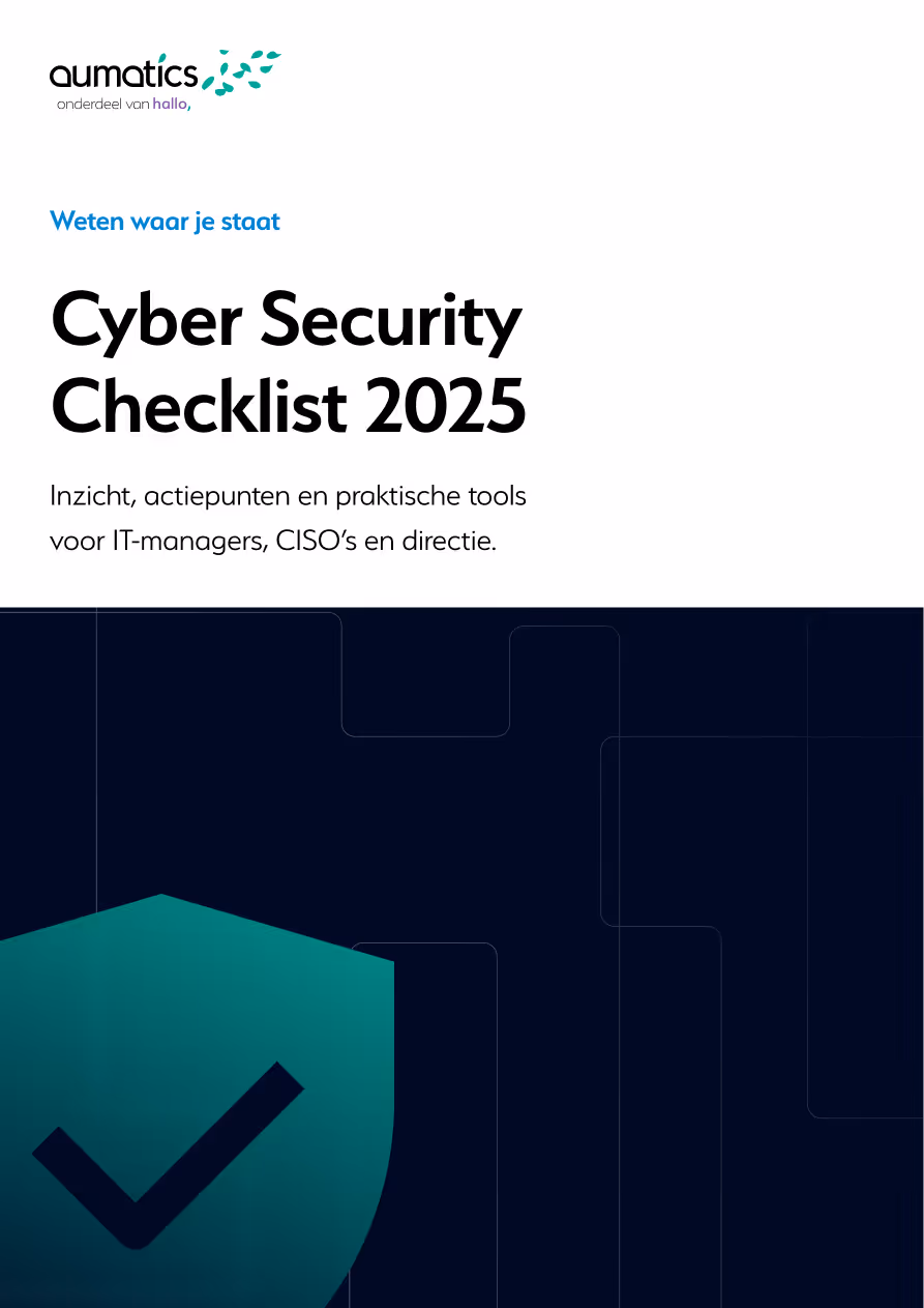 Voorkant van de Cyber Security Checklist 2025 met een groen schild en vinkje, voor IT-managers, CISO's en directie.