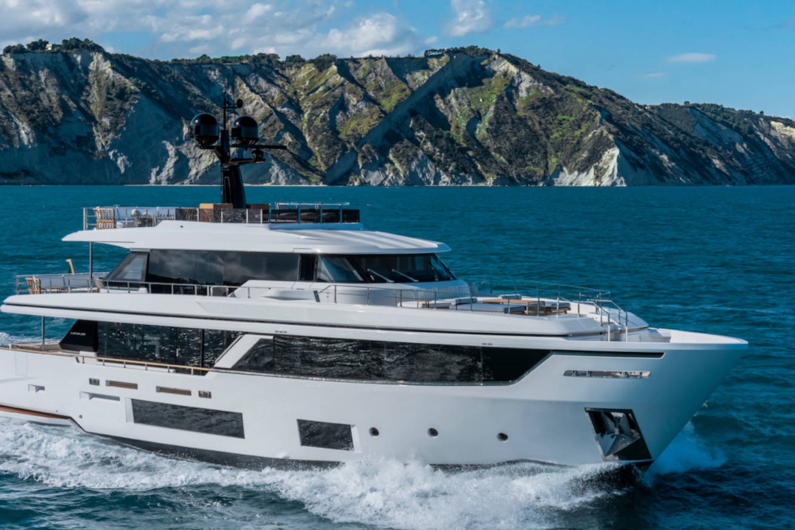 View of the yacht’s exterior