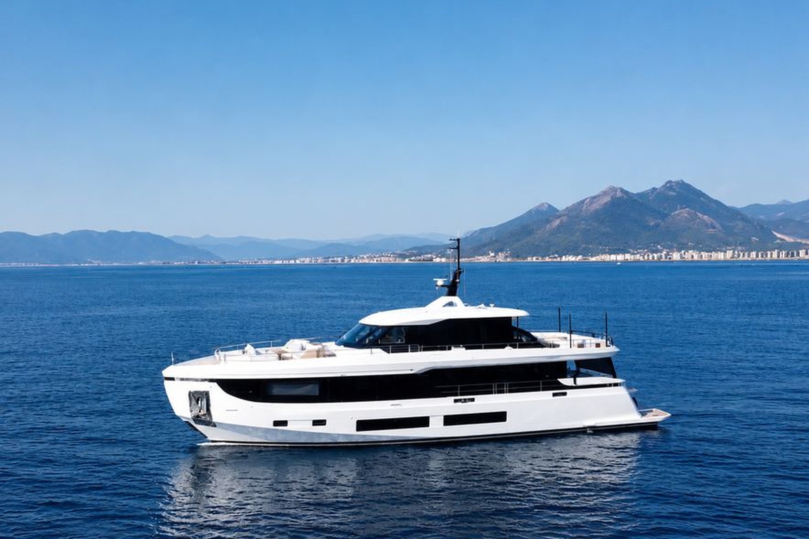 View of the yacht’s exterior