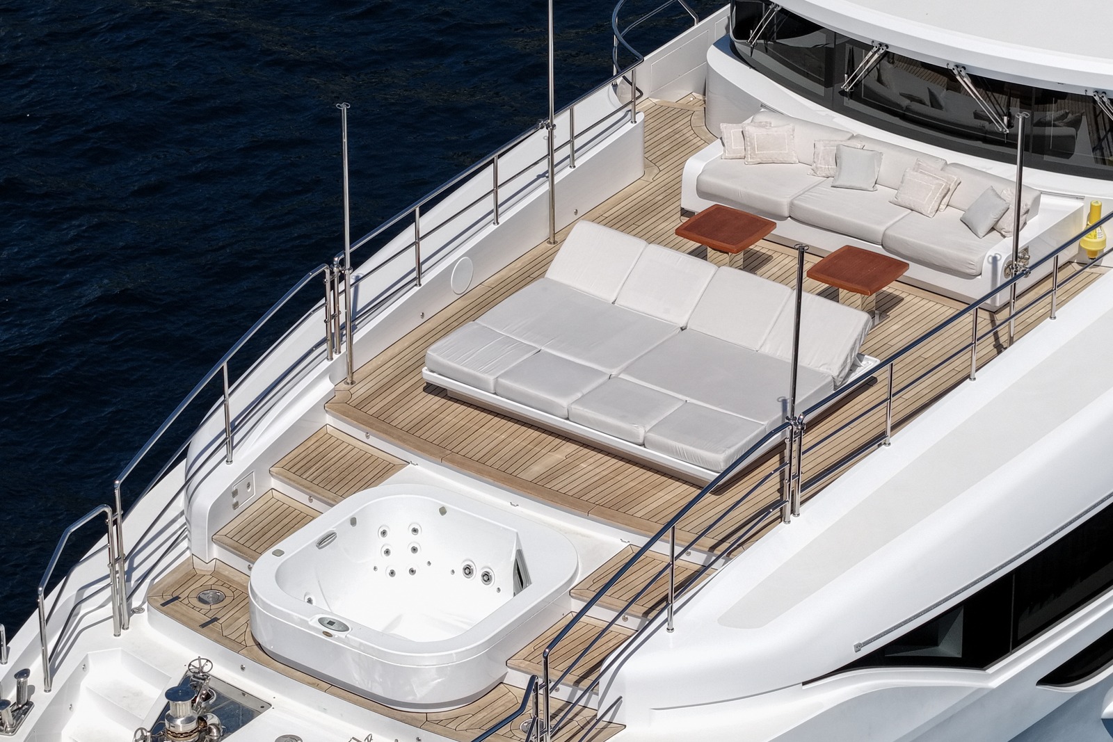 Rosinha motor yacht exterior, photo 7 of 16