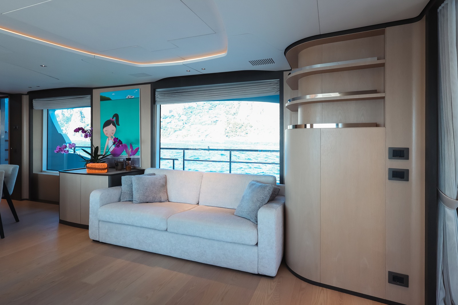 Rosinha motor yacht interior, photo 1 of 18