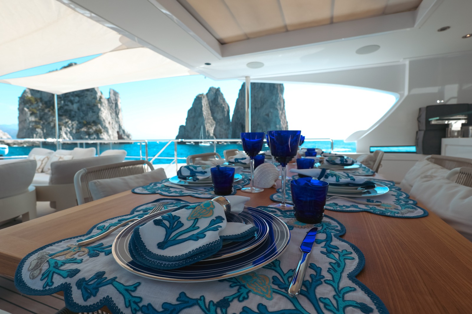 Rosinha motor yacht exterior, photo 14 of 16