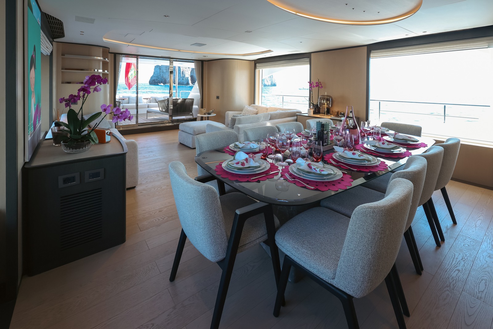 Rosinha motor yacht interior, photo 4 of 18