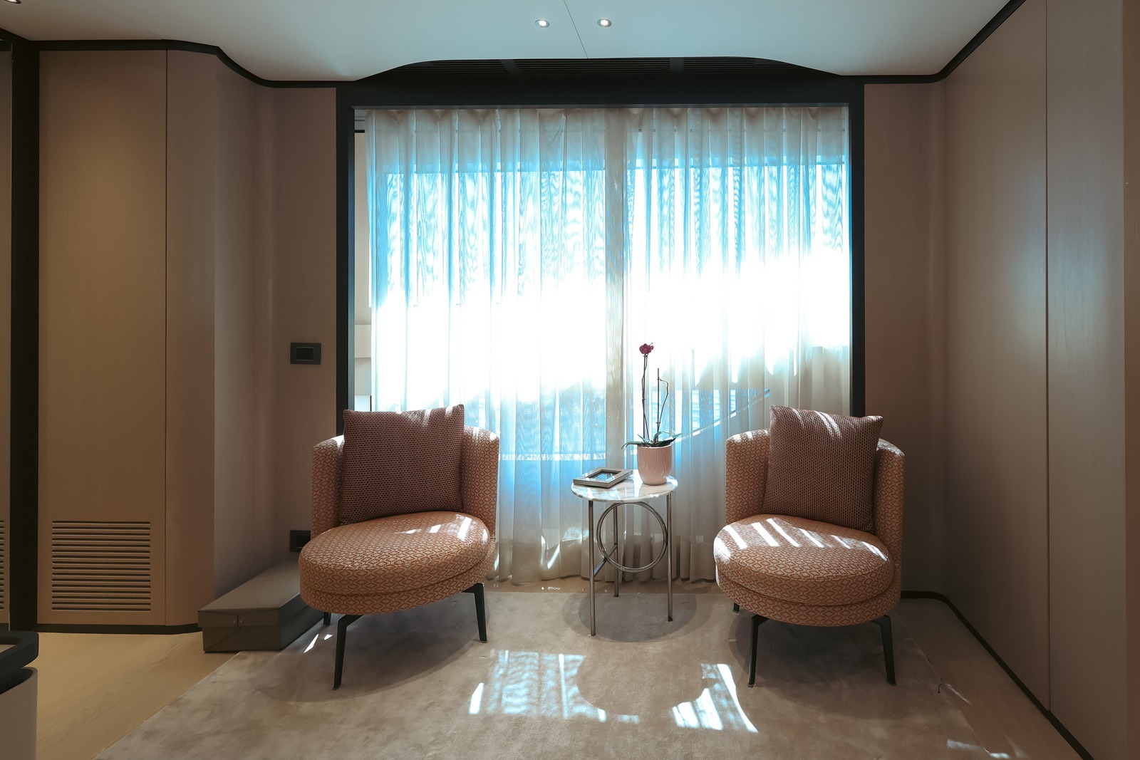 Rosinha motor yacht interior, photo 7 of 18