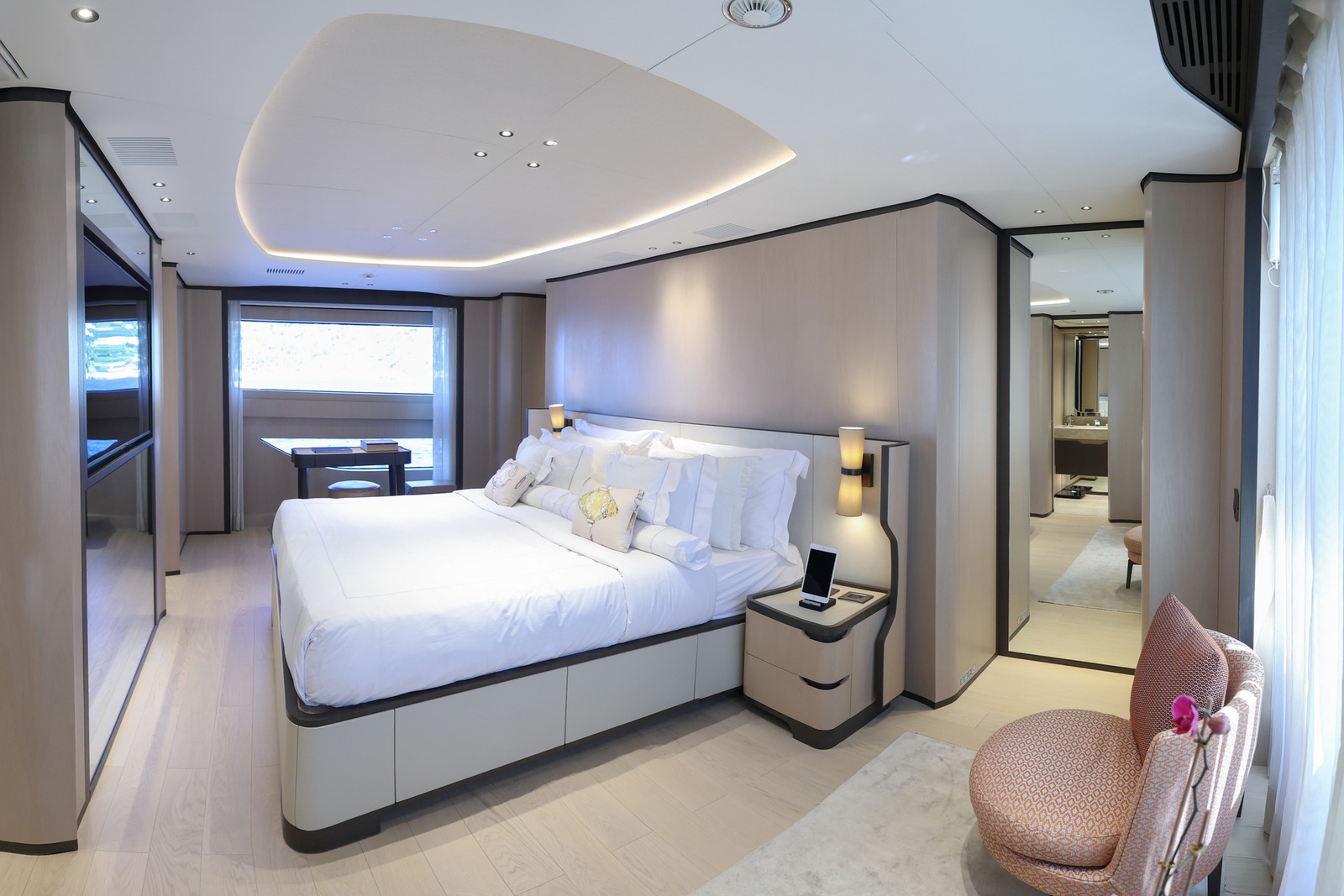Rosinha motor yacht interior, photo 8 of 18