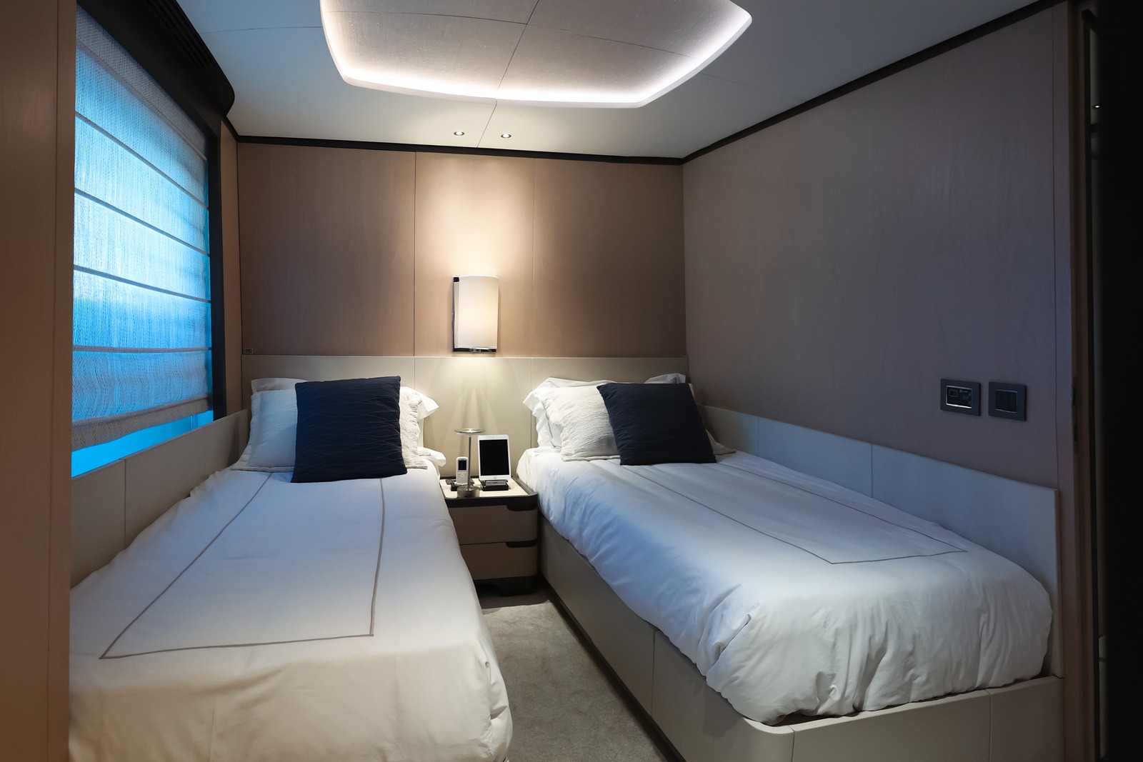 Rosinha motor yacht interior, photo 14 of 18