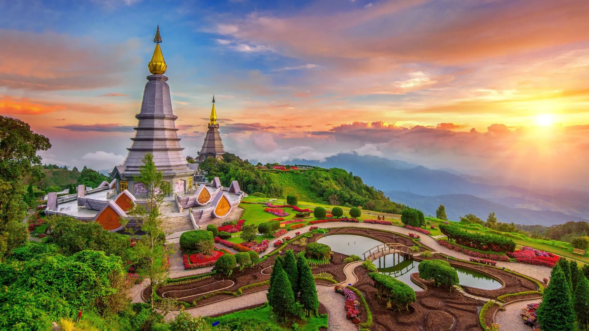 Pagodas Noppamethanedol & Noppapol Phumsiri Chiang Mai