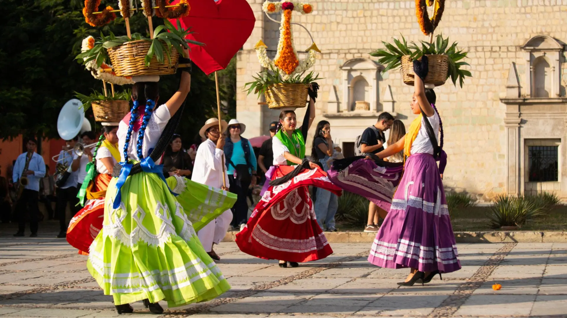 Folkloric parade and dance in Oaxaca