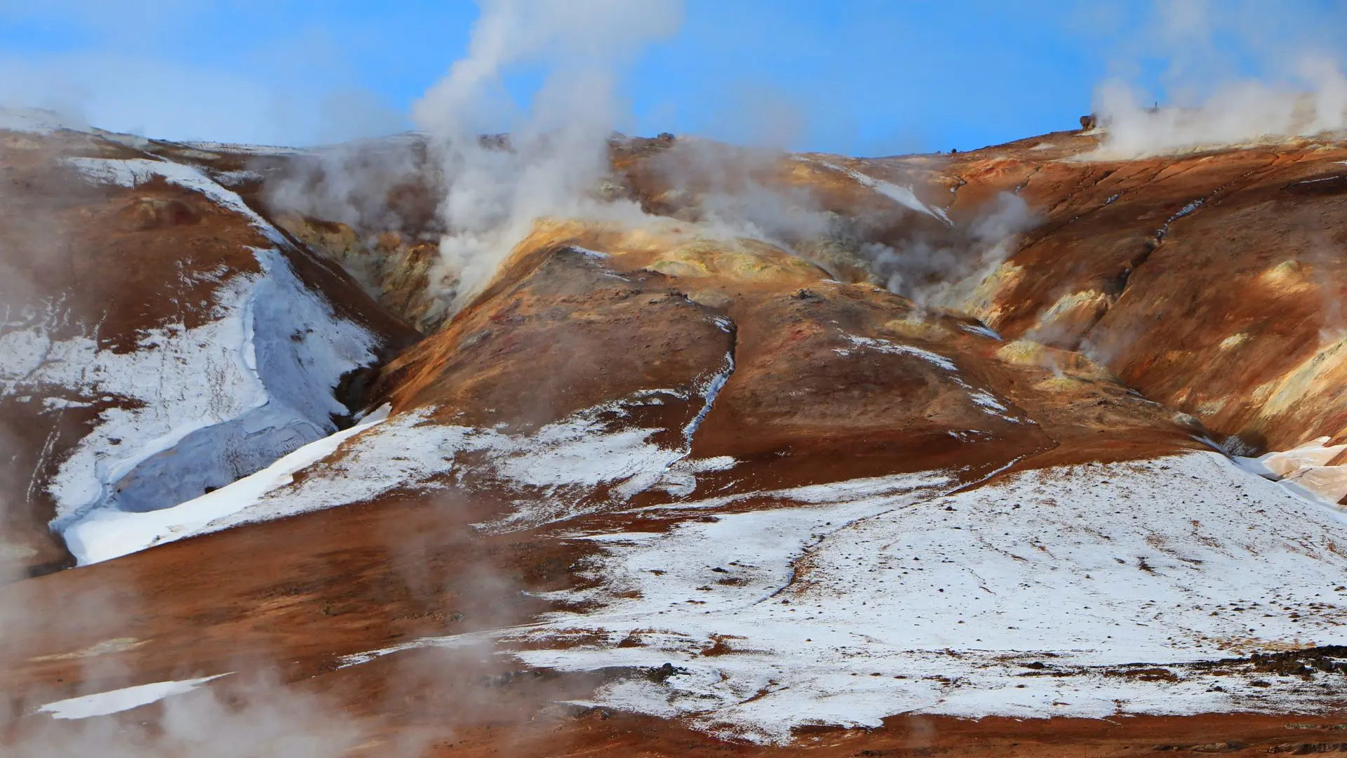 See the dramatic thermal landscapes of Mývatn