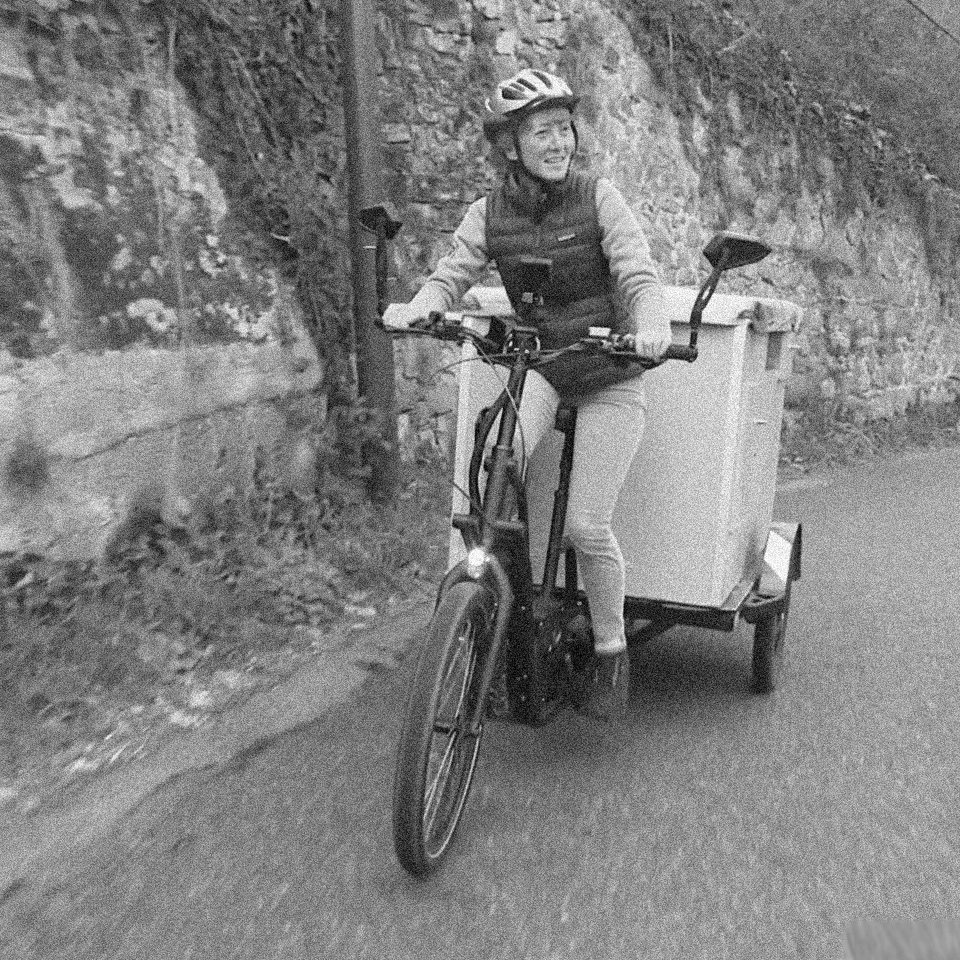 Un professionnel utilisant un triporteur électrique