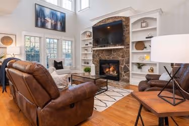 Living room with a Fireplace