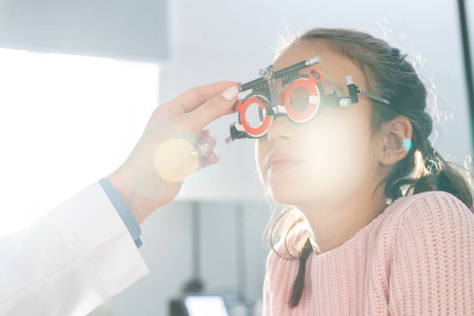 infante con miopía patológica