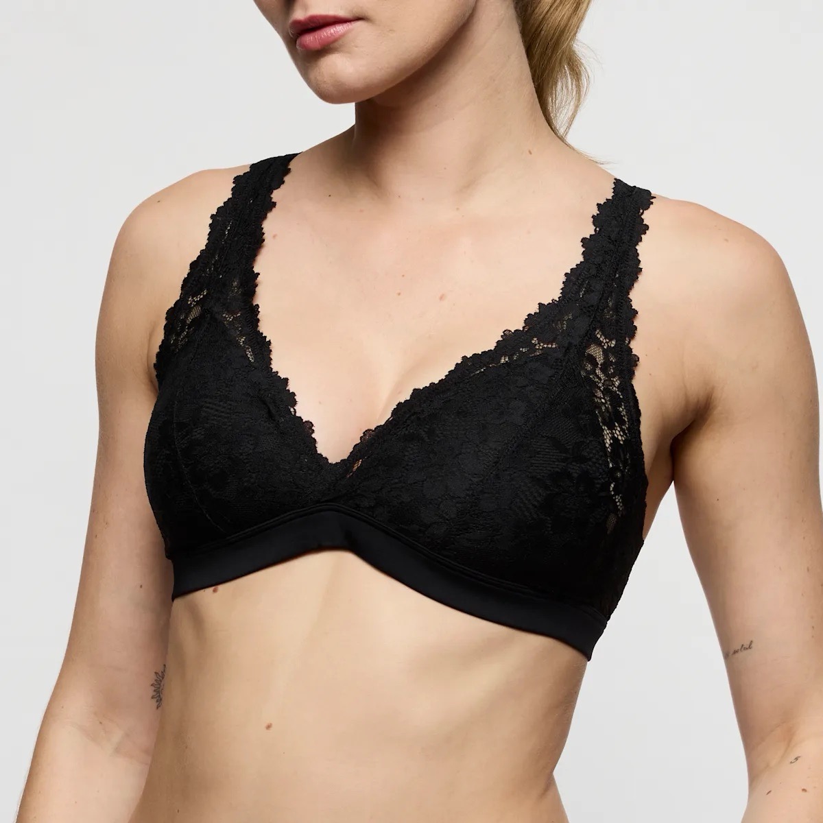 Jenette Bras Belgium PrimaDonna Soft Studio Lace Wireless Padded Plunge Bralette in Black