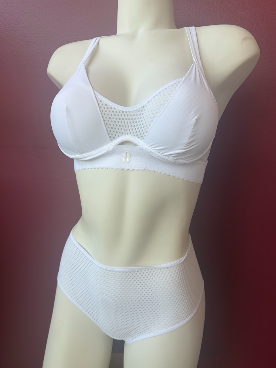 Jenette Bras Spain Sarda Payne Smooth Seamless Mesh Wireless Demi Cup Bra in White with Briefs in White